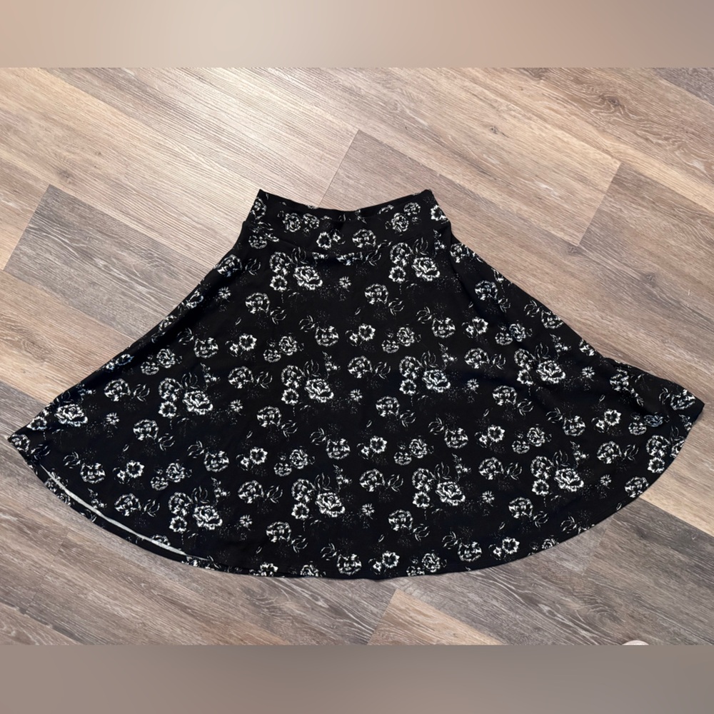 Agnes & Dora Black and Cream Midi A-Line Skirt L Rustic Roses